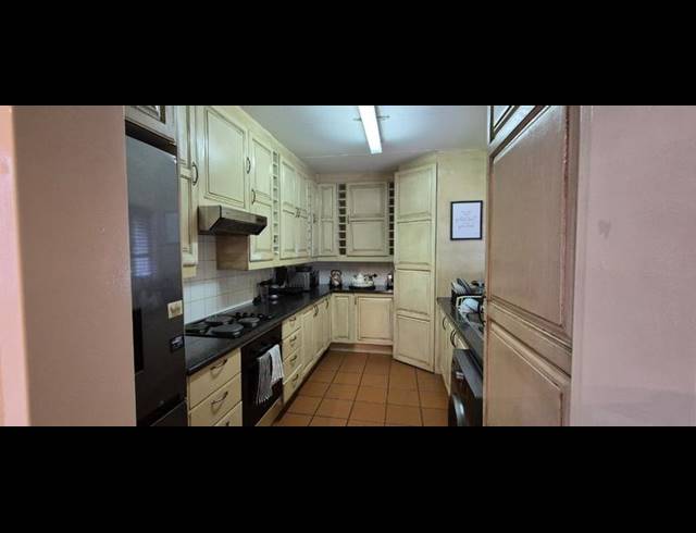 2 BEDROOM APARTMENT FOR SALE IN SANDOWN